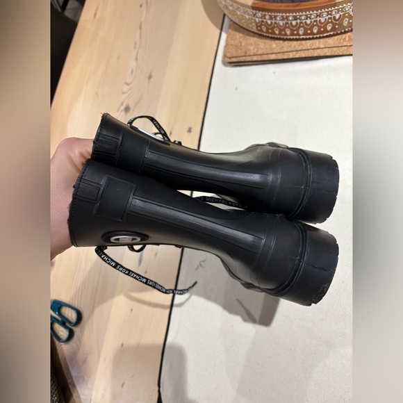 EUC-MICHAEL MICHAEL KORS
Montaigne PVC Rain Boot - Picture 6 of 8